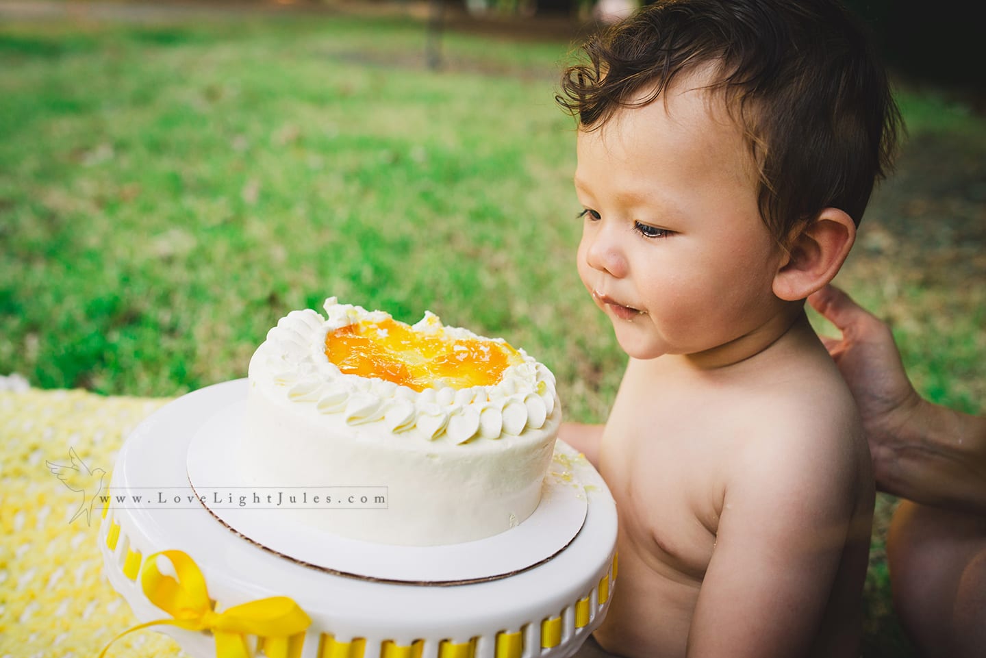 picture-of-baby-cake-smash-photo-session-in-sacramento