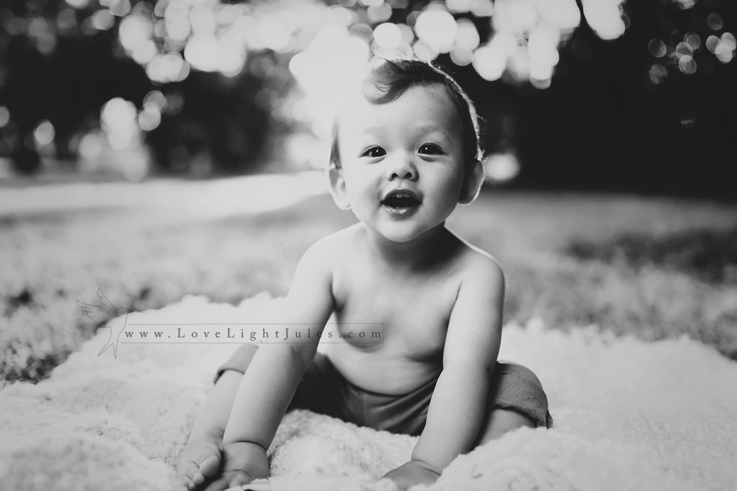 black-and-white-image-from-sacramento-baby-photographer