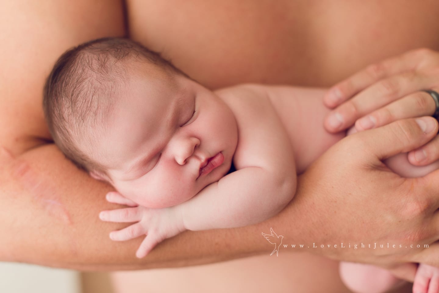 image-of-dad-holding-newborn-baby-by-sacramento-area-photographer