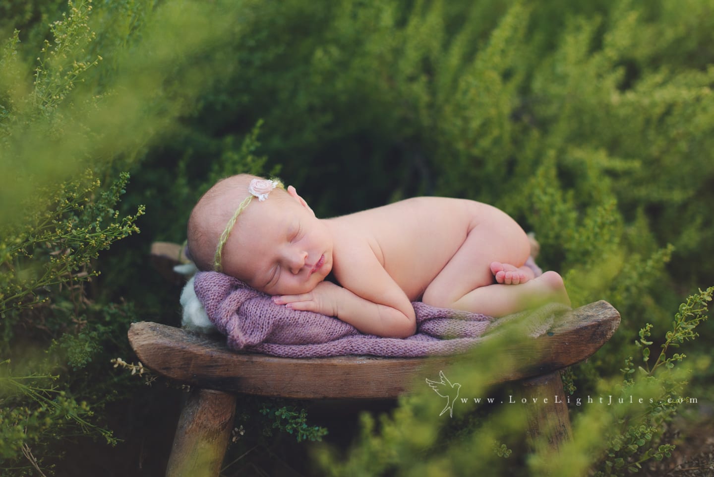 image-of-outdoor-newborn-photo-session-by-sacramento-photographer