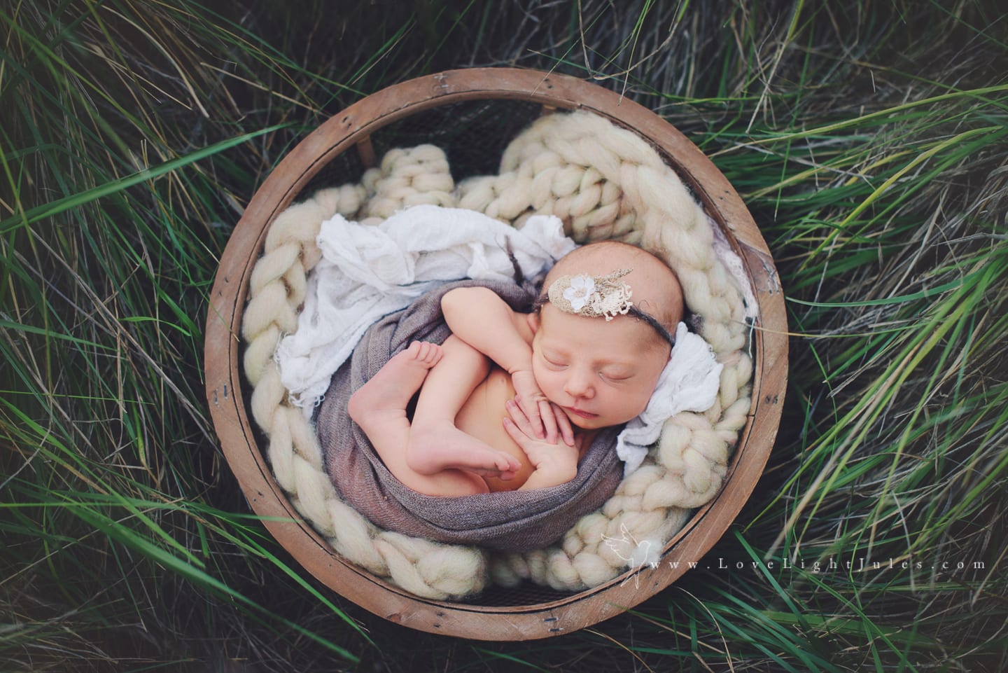 image-of-outdoor-newborn-in-grass-by-sacramento-photographer