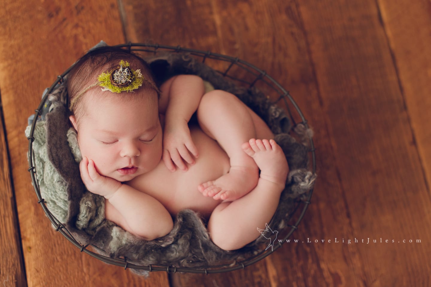 image-of-newborn-in-basket-posed-photography-in-sacramento
