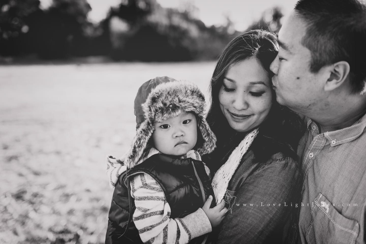 black-and-white-family-photo-by-sacramento-photographer