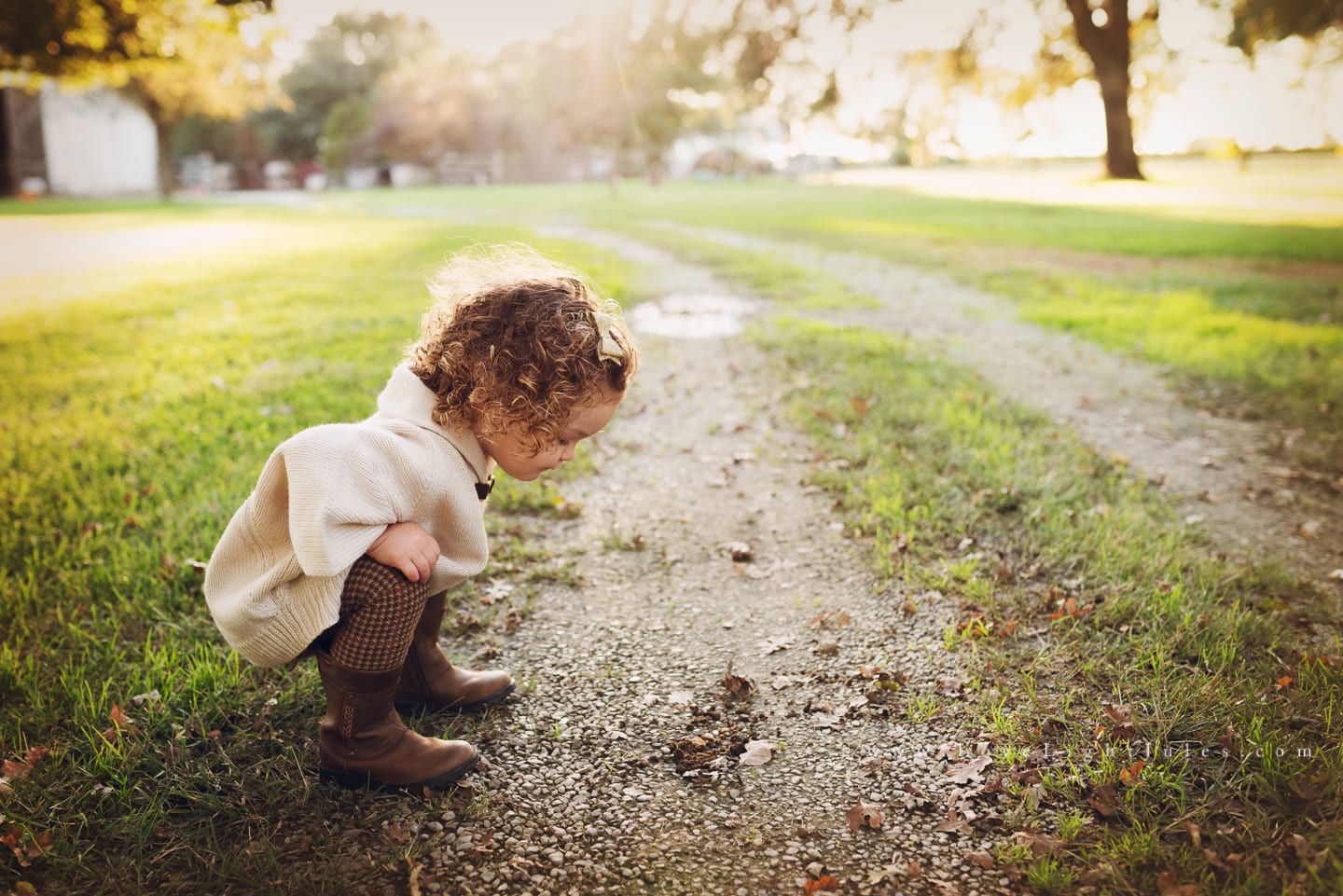 little-girl-playing-on-dirt-road-during-elk-grove-area-photo-session