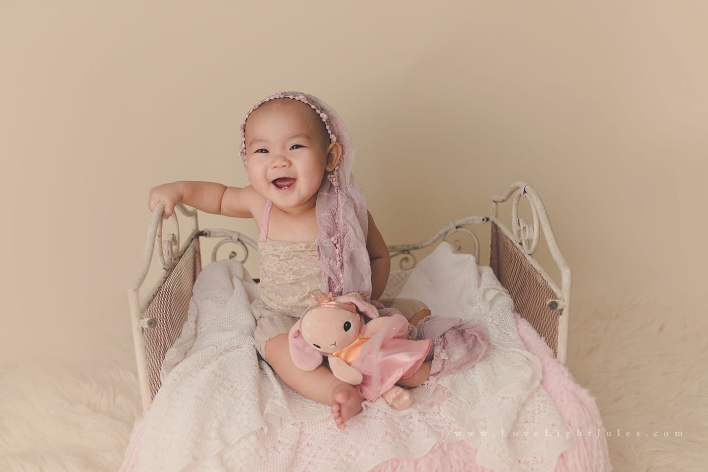 Baby-outfits-for-photo-shoot-in-Sacramento