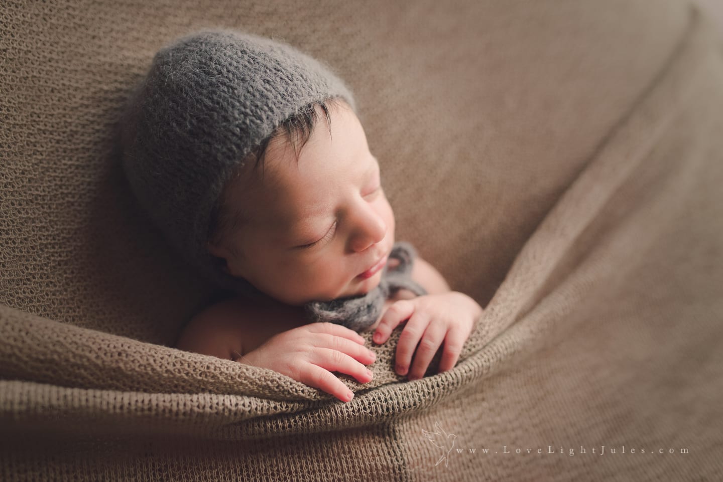baby-boy-with-hat-at-sacramento-photo-shoot