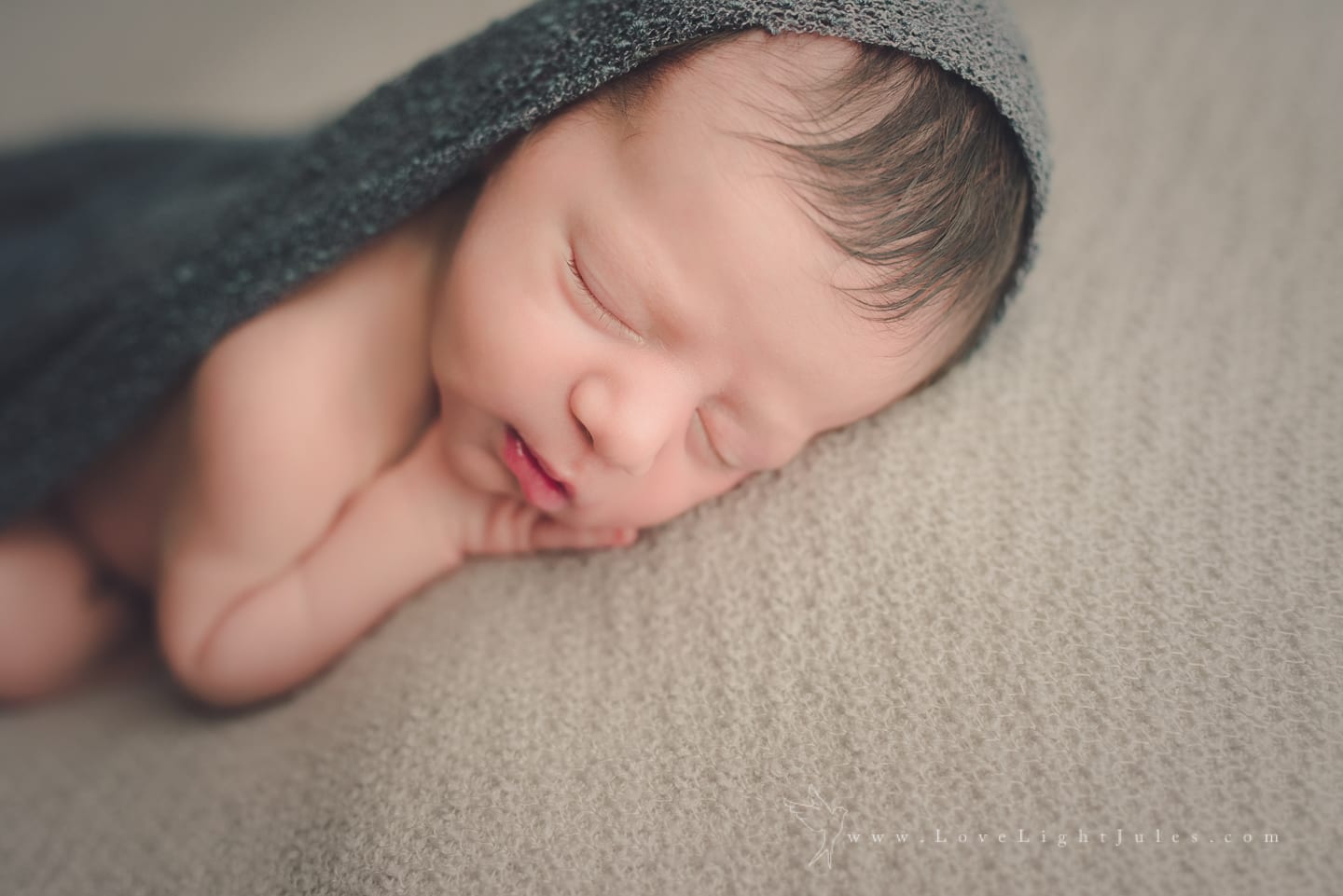 sleeping-pose-by-sacramento-newborn-photographer