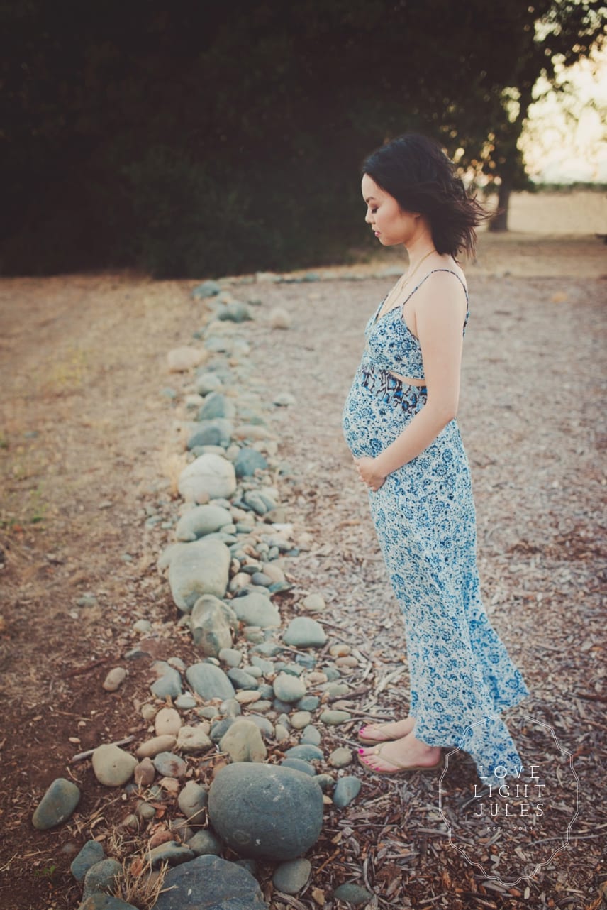 woman-in-blue-boho-dress-for-maternity-shoot