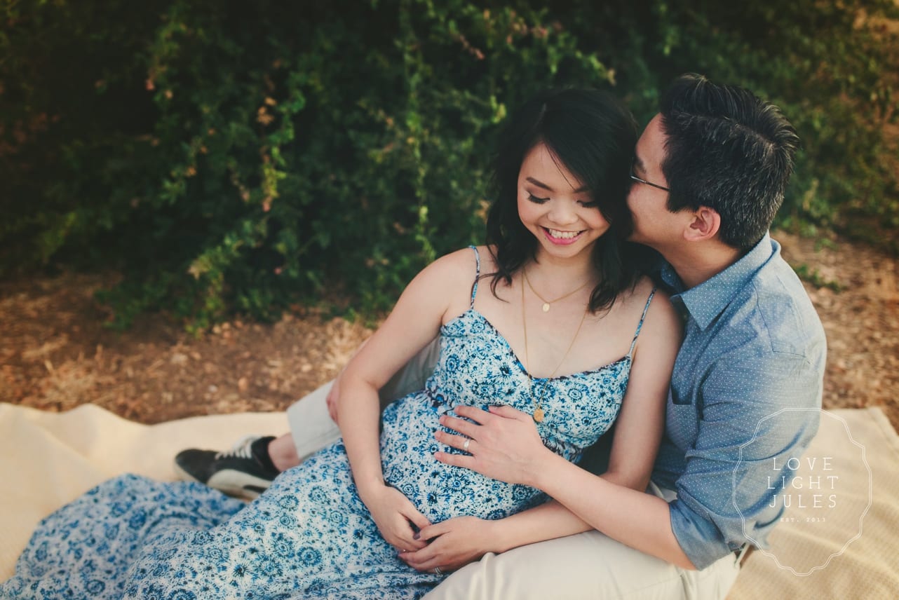 intimate-smiles-with-maternity-couple-at-photo-session-in-sacramento