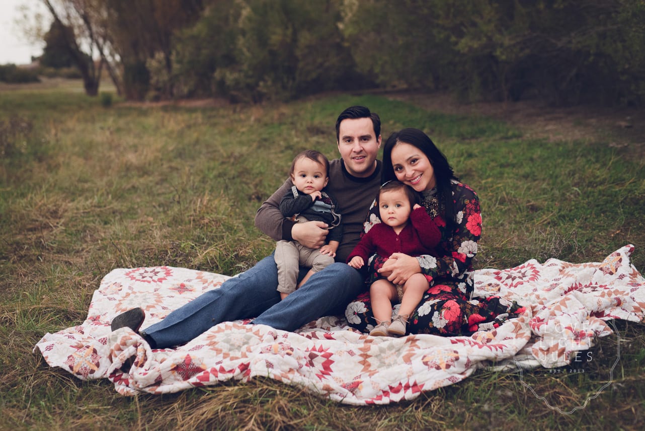 family-posed-on-blanket-for-fall-photo-session-in-sacramento