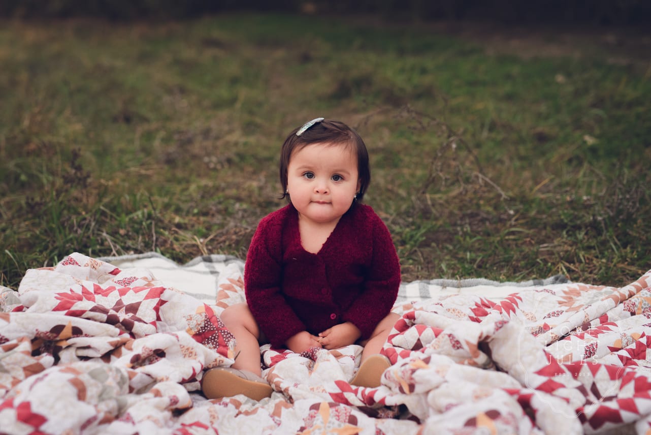 baby-girl-fall-session-photo-in-natomas-field