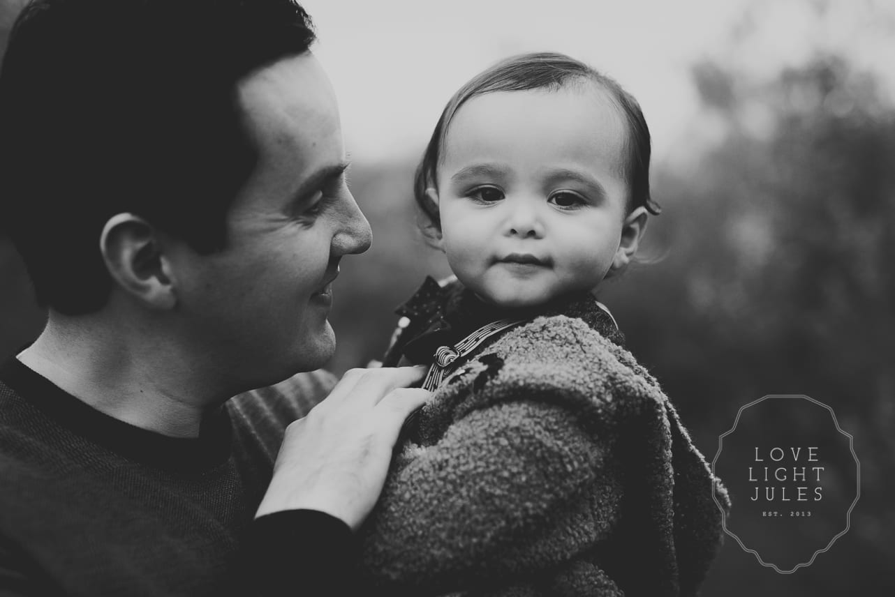 black-and-white-photo-of-father-and-son-in-sacramento-during-photo-session