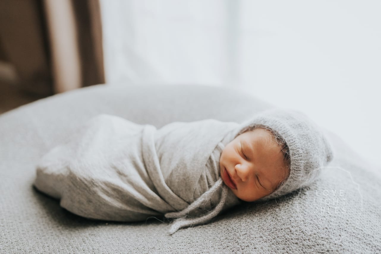 backlit-posed-newborn-during-sacramento-photo-shoot
