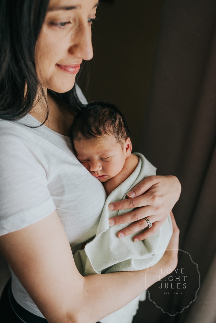 Window-lit-portrait-of-mom-and-baby-in-sacramento-home
