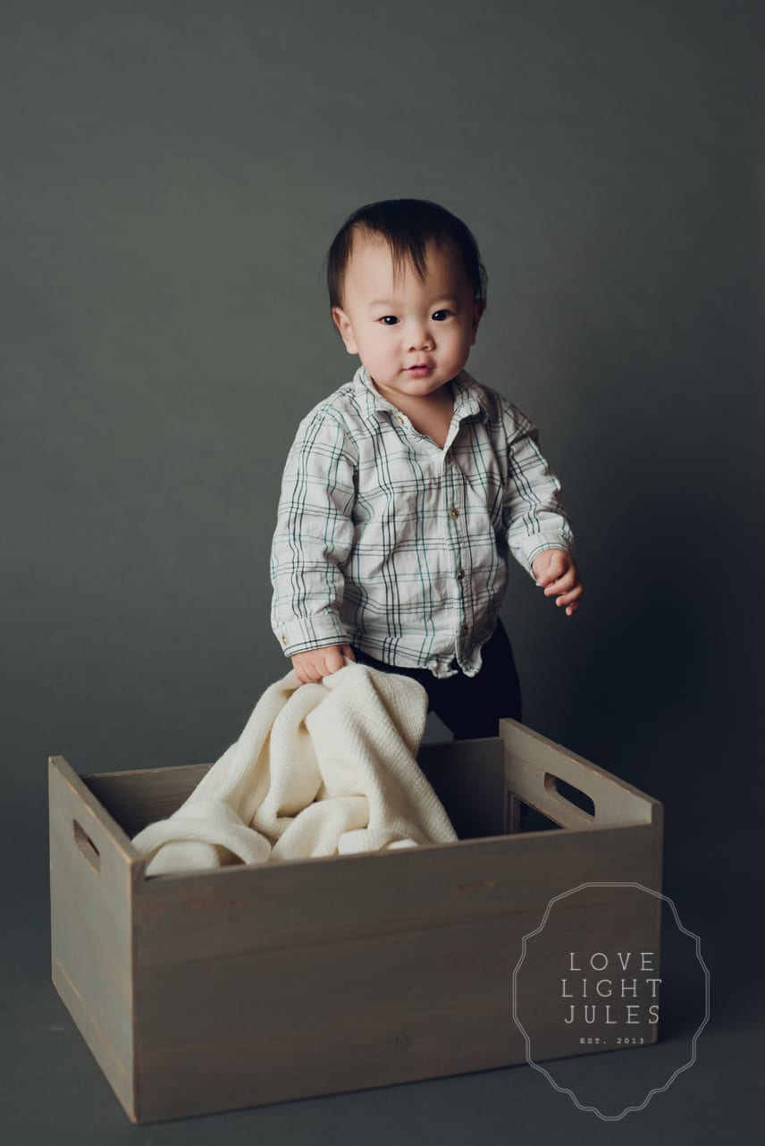 baby-boy-with-blankie-in-Sacramento-studio-photograph